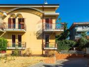 Villetta bifamiliare in vendita di 247 m² in Viale...