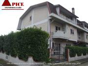 Villetta bifamiliare in vendita di 249 m² in Via Pitagora