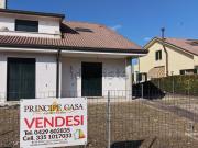 Villetta bifamiliare in vendita di 250 m² in Via Aldo Moro