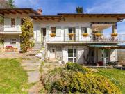 Villetta bifamiliare in vendita di 250 m² in Via Combe, 60