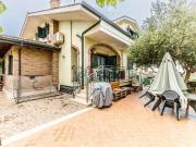 Villetta bifamiliare in vendita di 250 m² in Via Spagna, 69