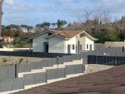 Villetta bifamiliare in vendita di 250 m² in Via Tuscolana