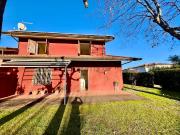 Villetta bifamiliare in vendita di 250 m² in Viale Versilia