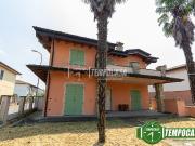 Villetta bifamiliare in vendita di 254 m² in Via dei Roveri