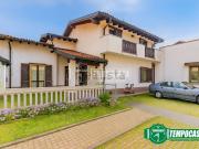 Villetta bifamiliare in vendita di 254 m² in Via Moncenisio