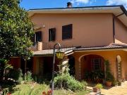 Villetta bifamiliare in vendita di 256 m² in Via Colle...