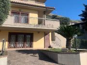 Villetta bifamiliare in vendita di 260 m² in Via capo croce