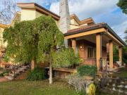 Villetta bifamiliare in vendita di 260 m² in Via Divino...