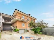 Villetta bifamiliare in vendita di 265 m² in Via Torino, 136