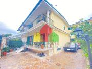 Villetta bifamiliare in vendita di 270 m² in Via FONDOLA