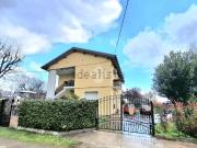 Villetta bifamiliare in vendita di 271 m² in Via Cassola, 28