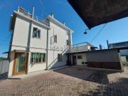 Villetta bifamiliare in vendita di 272 m² in Via Codroipo, 6