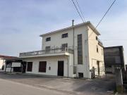 Villetta bifamiliare in vendita di 272 m² in Via Codroipo, 6