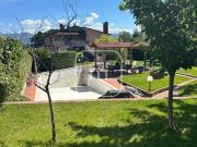 Villetta bifamiliare in vendita di 280 m² in Via Tende