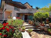 Villetta bifamiliare in vendita di 280 m² in Via Tende