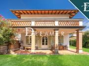 Villetta bifamiliare in vendita di 280 m² in Via Trento, 86