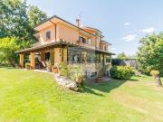 Villetta bifamiliare in vendita di 289 m² in Via Prato...