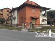 Villetta bifamiliare in vendita di 290 m² in Via Bruno...