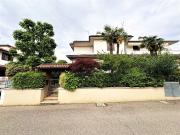 Villetta bifamiliare in vendita di 298 m² in Via Spinelli