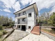 Villetta bifamiliare in vendita di 300 m² in Via...