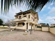 Villetta bifamiliare in vendita di 300 m² in Via Gozzano