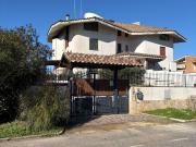 Villetta bifamiliare in vendita di 300 m² in Via Guido...