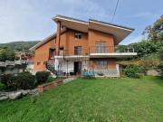 Villetta bifamiliare in vendita di 300 m² in Via Lugnacco, 9