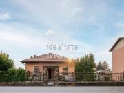 Villetta bifamiliare in vendita di 300 m² in Via viggiù, 25