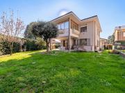 Case e ville in vendita di 305 m² in Via Salvatore...