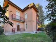 Villetta bifamiliare in vendita di 306 m² in Via Camillo...