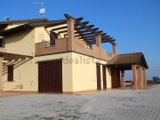 Villetta bifamiliare in vendita di 310 m² in Via del Confine