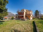 Villetta bifamiliare in vendita di 311 m² in Via Borgonuovo