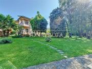 Villetta bifamiliare in vendita di 315 m² in Via...