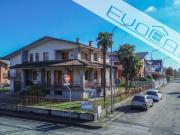 Villetta bifamiliare in vendita di 320 m² in Via Cesare...