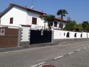 Villetta bifamiliare in vendita di 327 m² in Via leopardi
