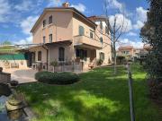 Villetta bifamiliare in vendita di 330 m²