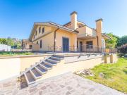 Villetta bifamiliare in vendita di 330 m² in Via delle...