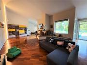 Villetta bifamiliare in vendita di 334 m² in Via Picchio, 15