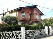 Villetta bifamiliare in vendita di 340 m² in Via del Bosco