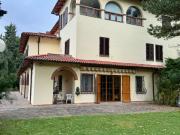 Villetta bifamiliare in vendita di 340 m² in Via del Morello