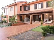 Villetta bifamiliare in vendita di 340 m² in Via Dietro...