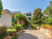 Villetta bifamiliare in vendita di 346 m² in Via Marche, 85