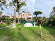 Villetta bifamiliare in vendita di 360 m² in Via Alcmane