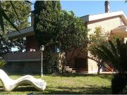 Villetta bifamiliare in vendita di 350 m² in Via di Casl...