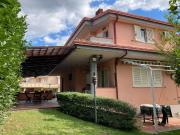 Villetta bifamiliare in vendita di 350 m² in Via Martiri...