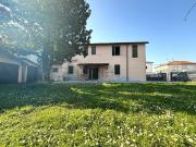 Villetta bifamiliare in vendita di 350 m² in Via Petrosa