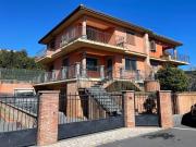 Villetta bifamiliare in vendita di 350 m² in Via Piave