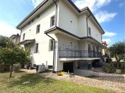 Villetta bifamiliare in vendita di 360 m² in Via Quinto...