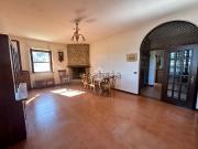 Villetta bifamiliare in vendita di 368 m² in Strada Leontina