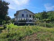 Villetta bifamiliare in vendita di 370 m² in Contrada...